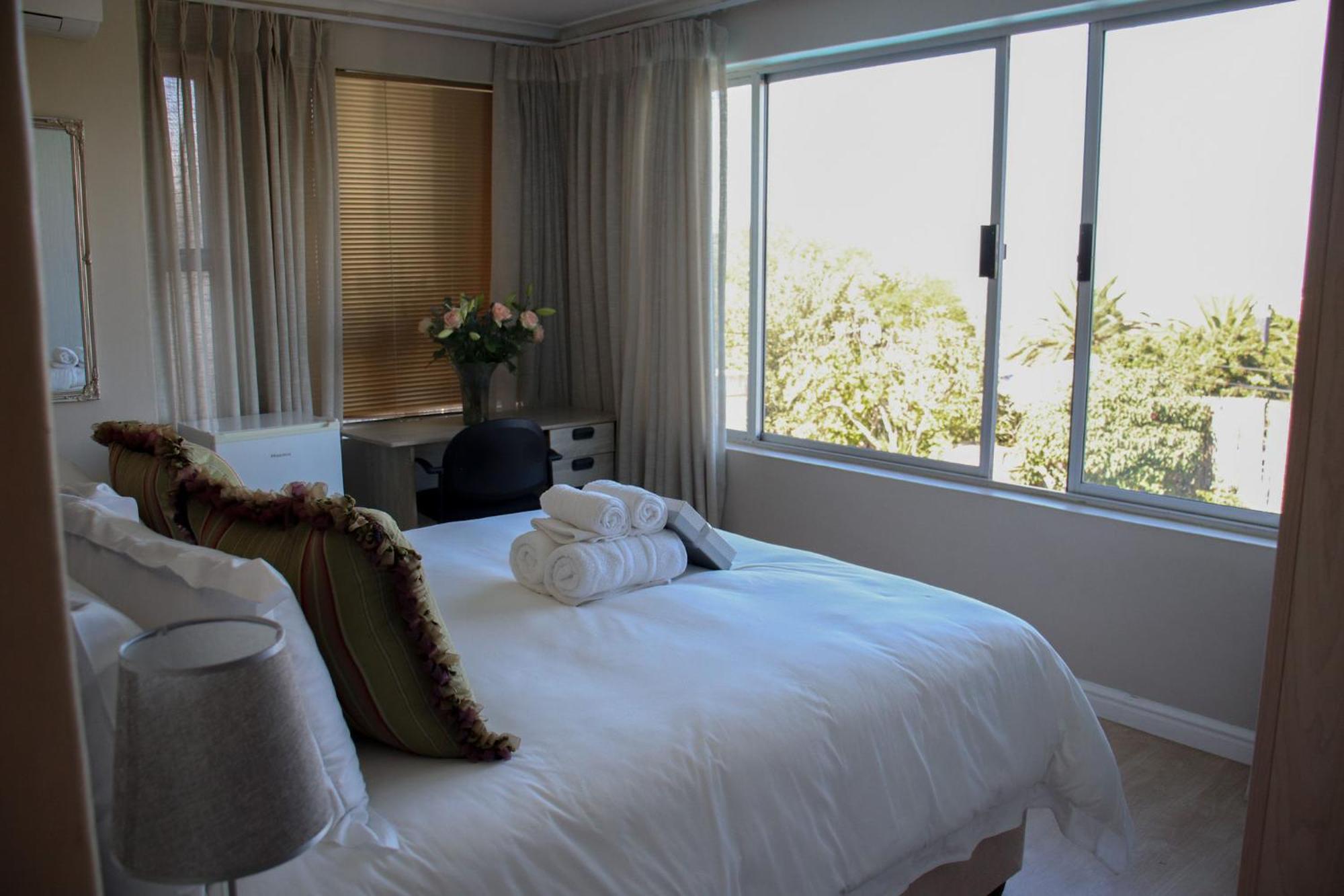 Tygerviews On Uys Hotel Tygerberg Hills Exterior photo