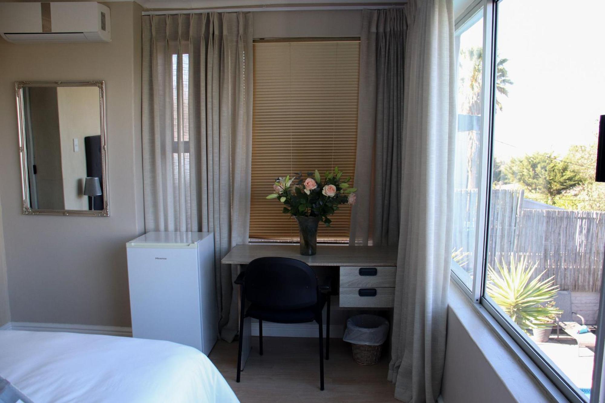 Tygerviews On Uys Hotel Tygerberg Hills Exterior photo