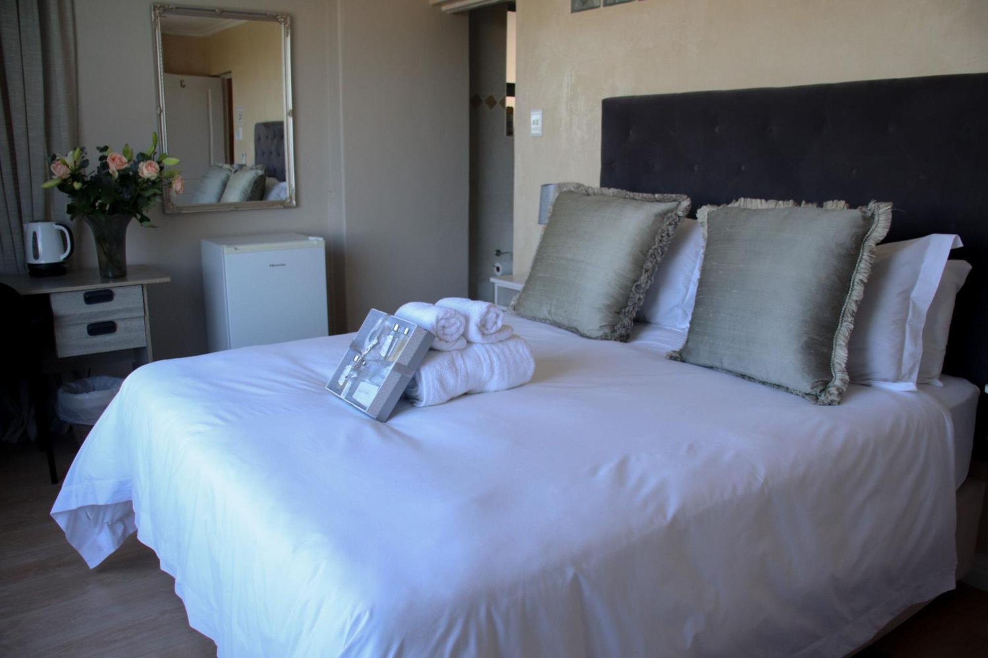 Tygerviews On Uys Hotel Tygerberg Hills Exterior photo