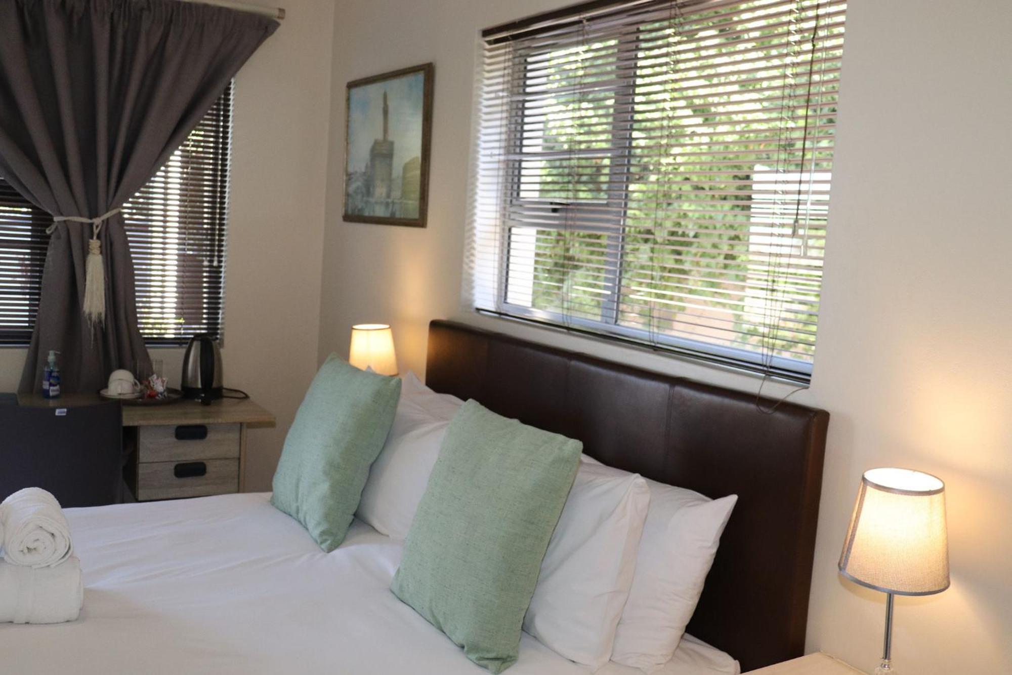 Tygerviews On Uys Hotel Tygerberg Hills Exterior photo