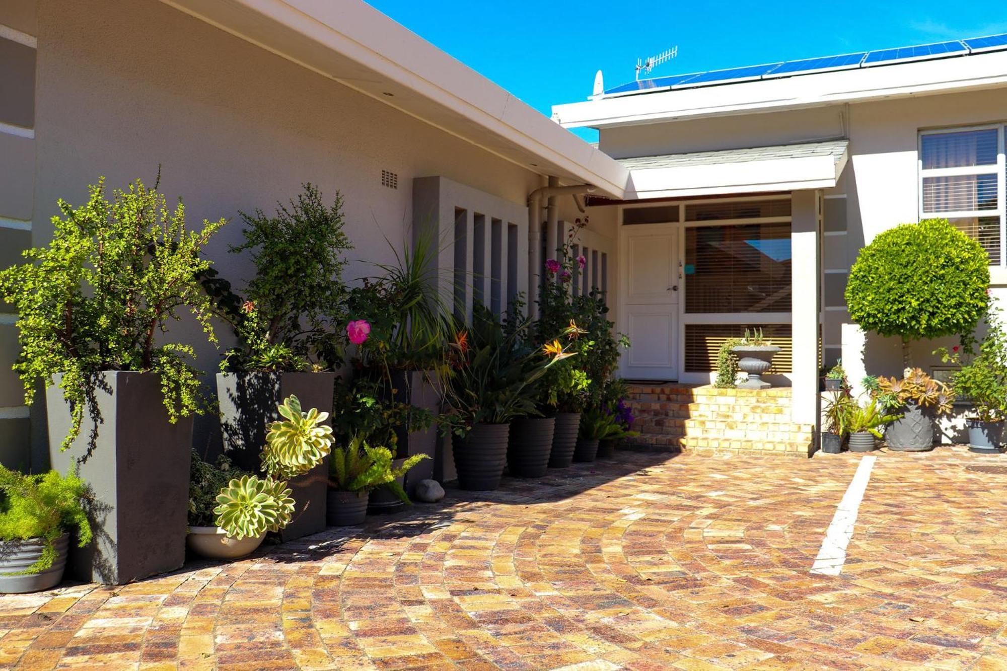 Tygerviews On Uys Hotel Tygerberg Hills Exterior photo