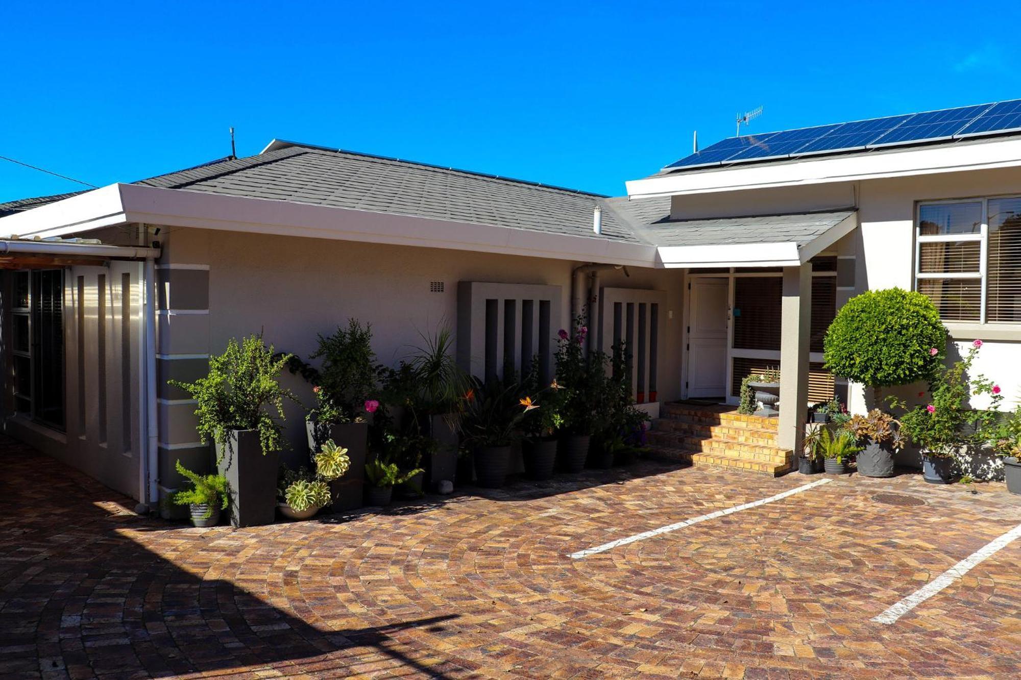 Tygerviews On Uys Hotel Tygerberg Hills Exterior photo